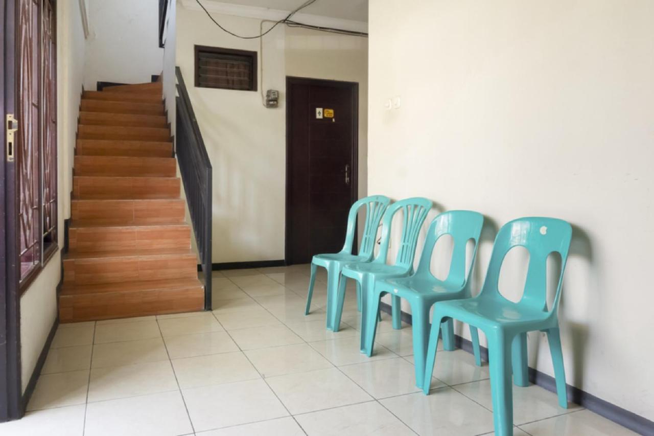 Reddoorz Near Widya Mandala University Surabaya Exterior photo