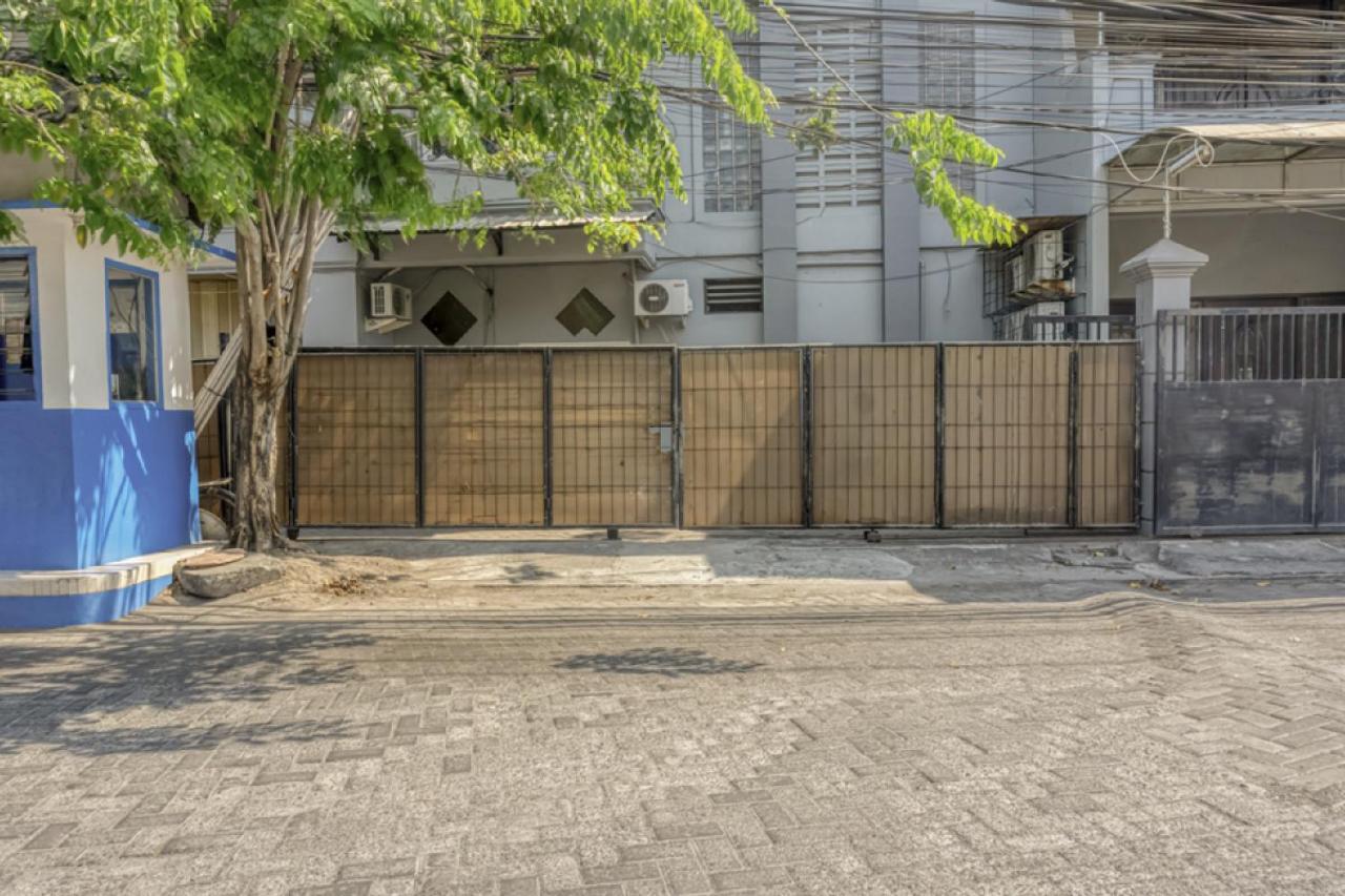 Reddoorz Near Widya Mandala University Surabaya Exterior photo