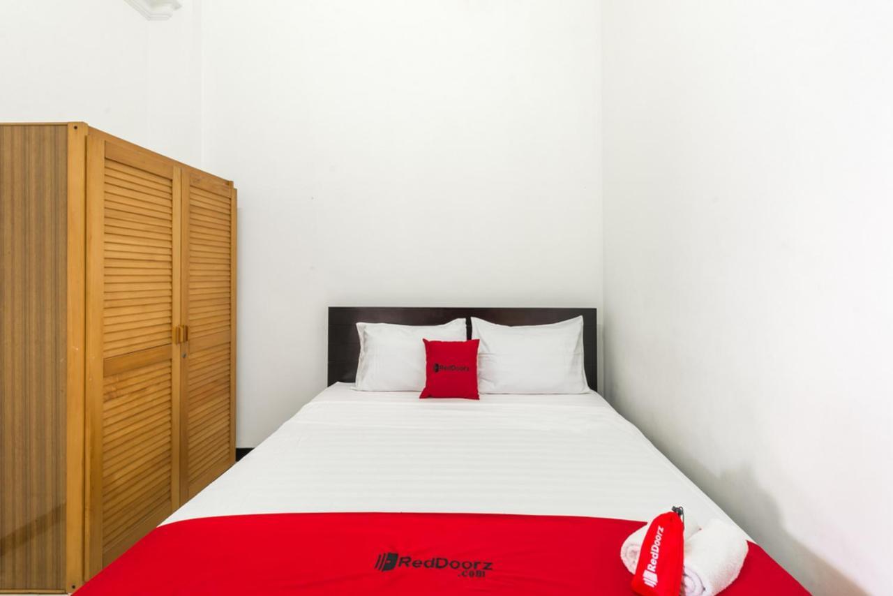 Reddoorz Near Widya Mandala University Surabaya Exterior photo