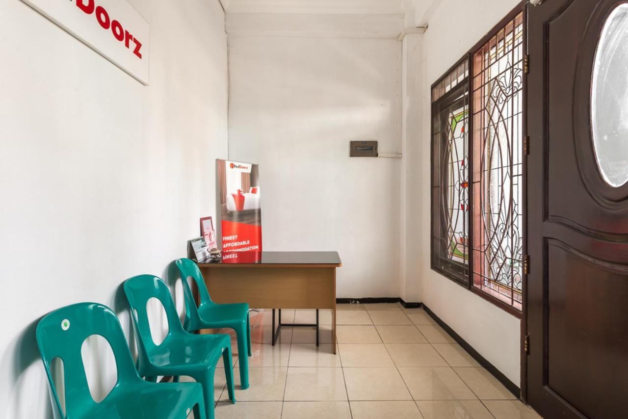 Reddoorz Near Widya Mandala University Surabaya Exterior photo