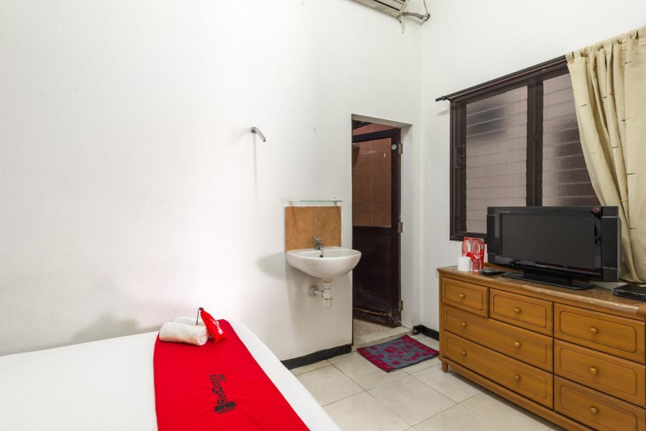 Reddoorz Near Widya Mandala University Surabaya Exterior photo