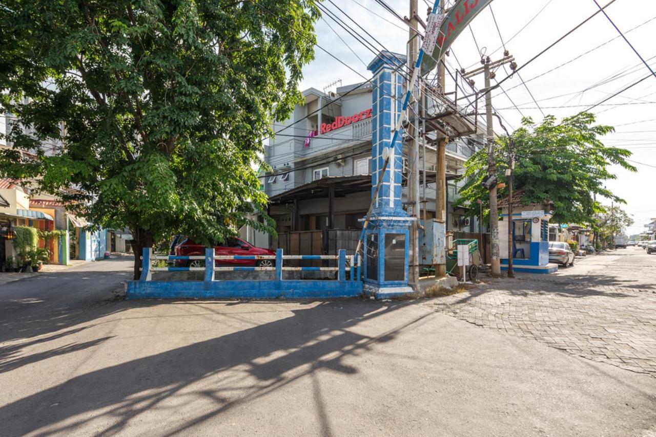 Reddoorz Near Widya Mandala University Surabaya Exterior photo