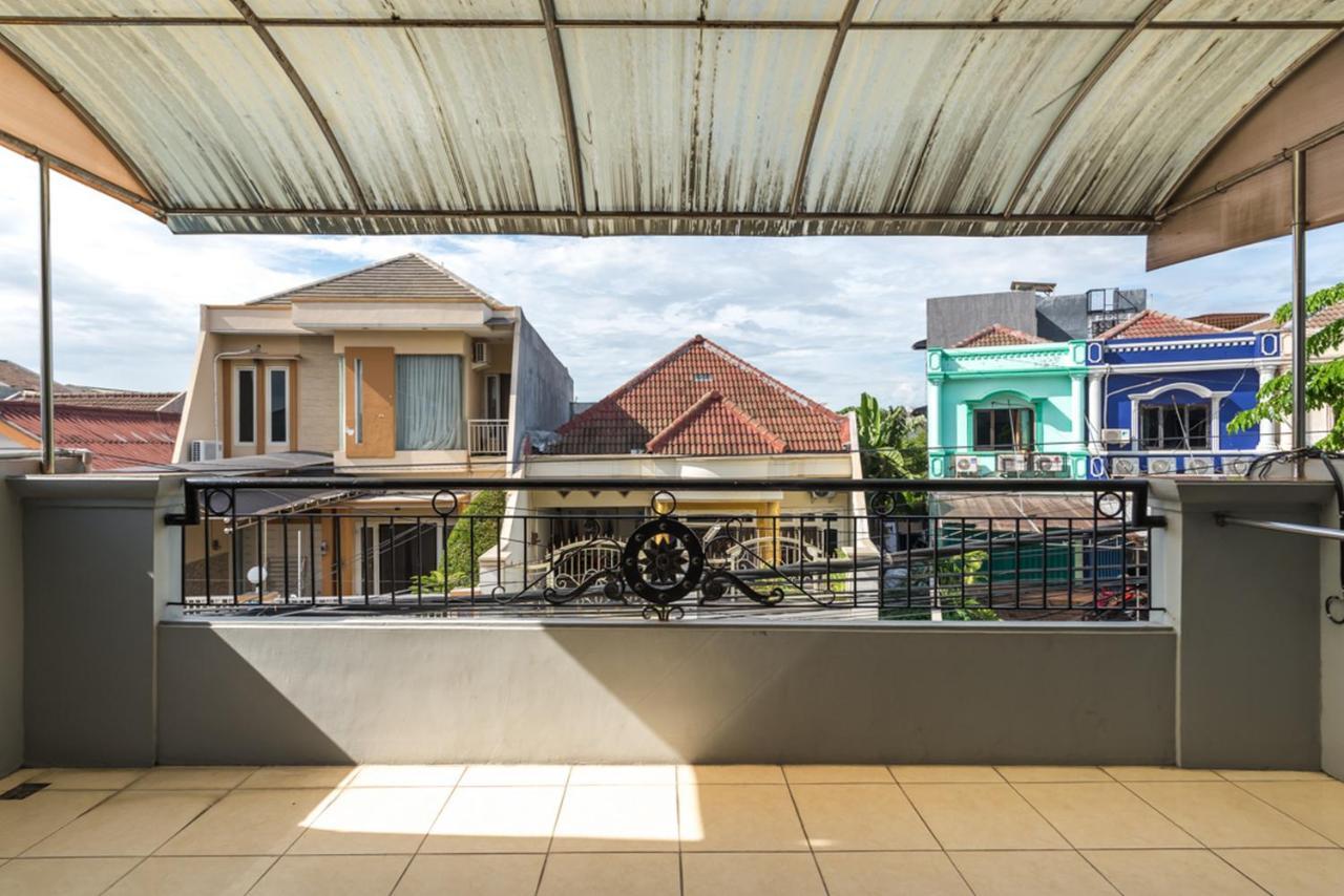 Reddoorz Near Widya Mandala University Surabaya Exterior photo